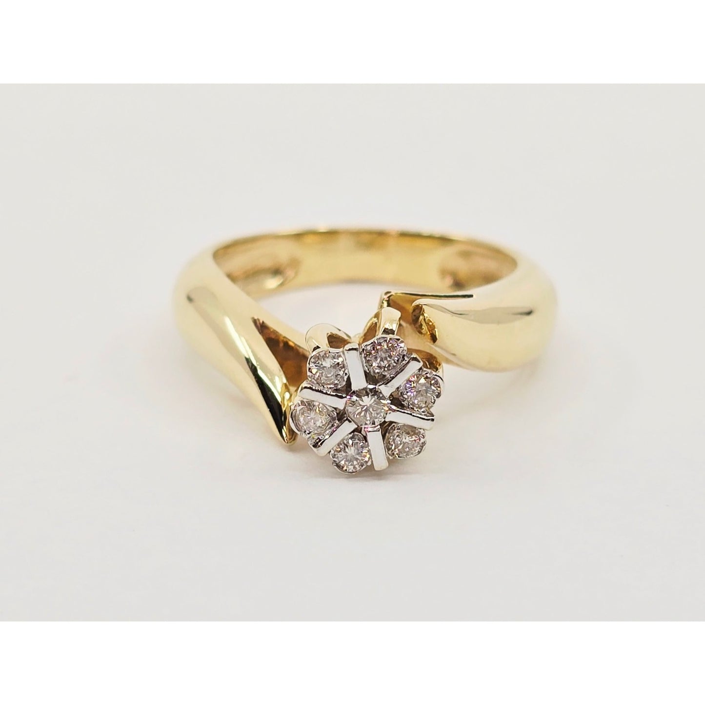 14K Two Tone Gold Round Shaped Diamond Ring