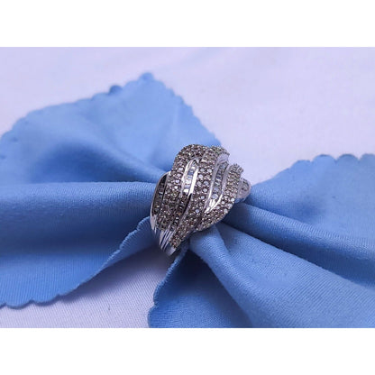 10K White Gold Ladies Wavy Diamond Ring