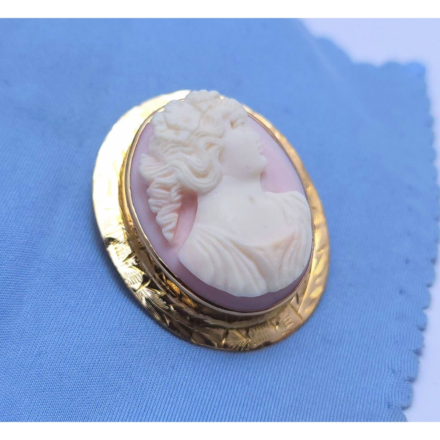 Vintage 10K Yellow Gold Floral Pink Cameo Oval Brooch Pin