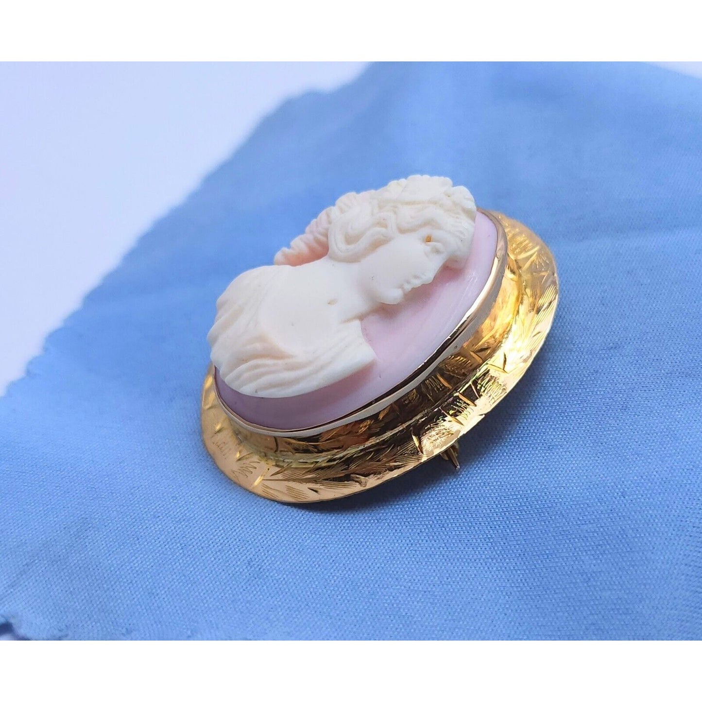 Vintage 10K Yellow Gold Floral Pink Cameo Oval Brooch Pin