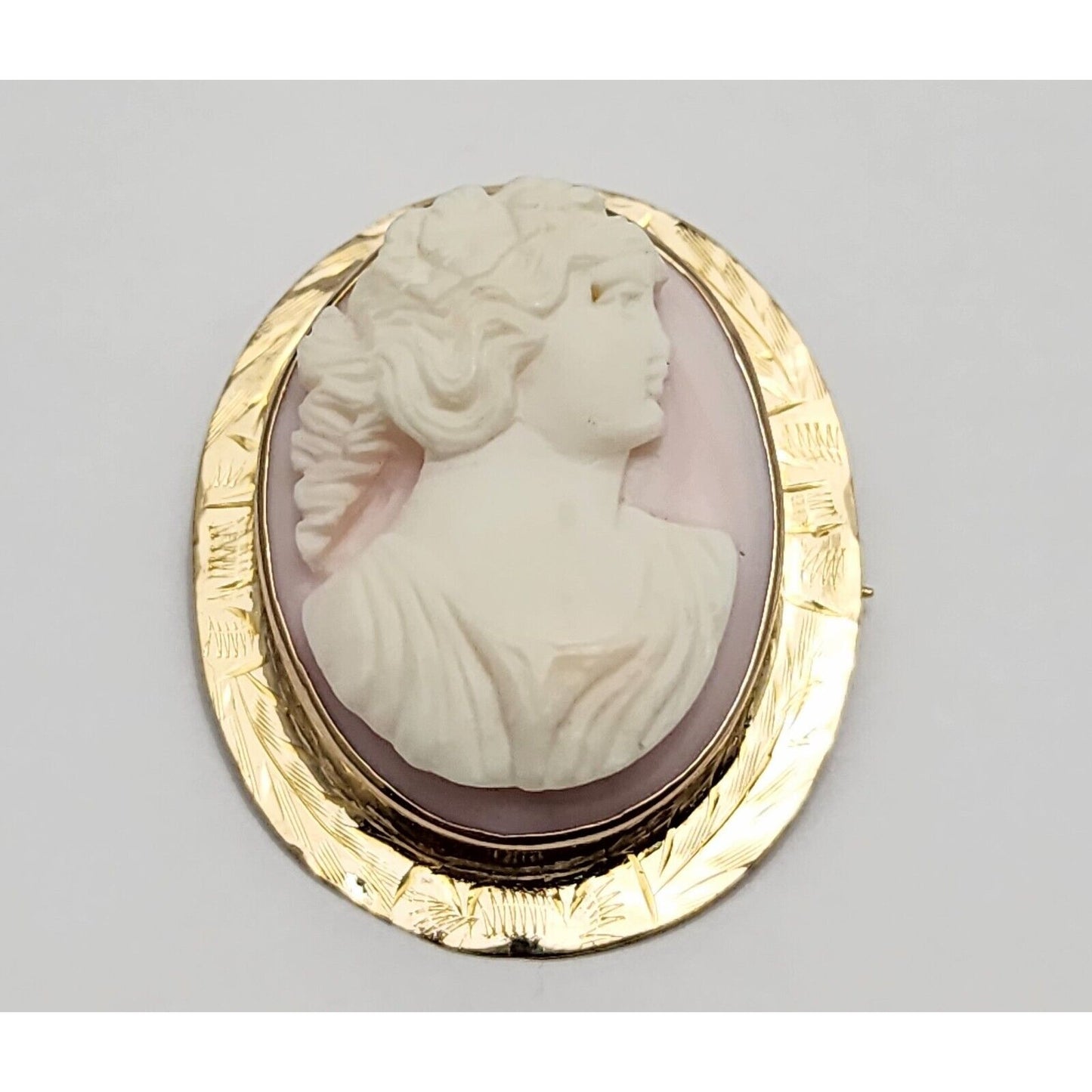 Vintage 10K Yellow Gold Floral Pink Cameo Oval Brooch Pin