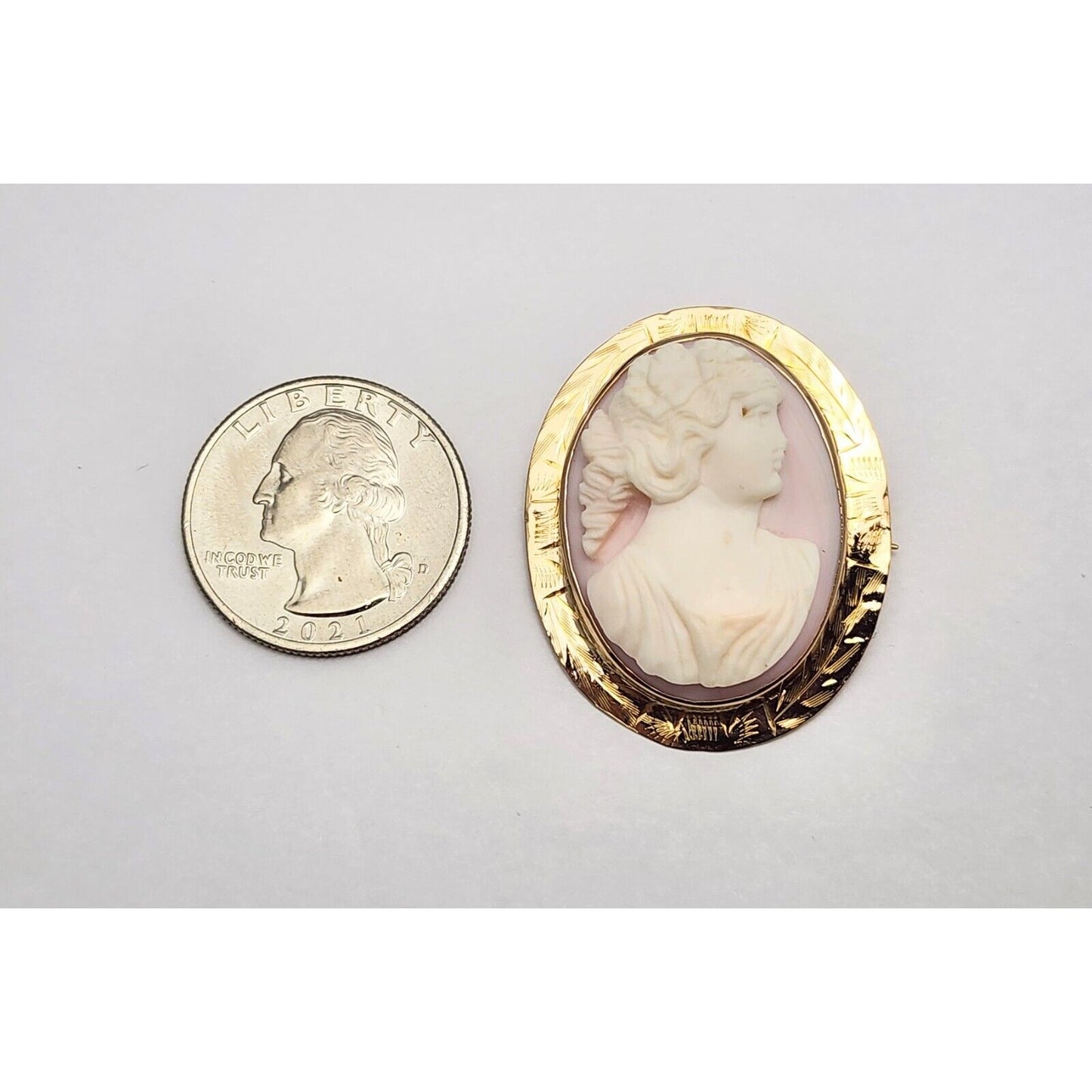 Vintage 10K Yellow Gold Floral Pink Cameo Oval Brooch Pin