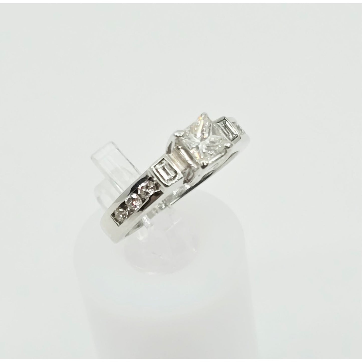 14K White Gold Princess & Round Cut Diamond Engagement Ring