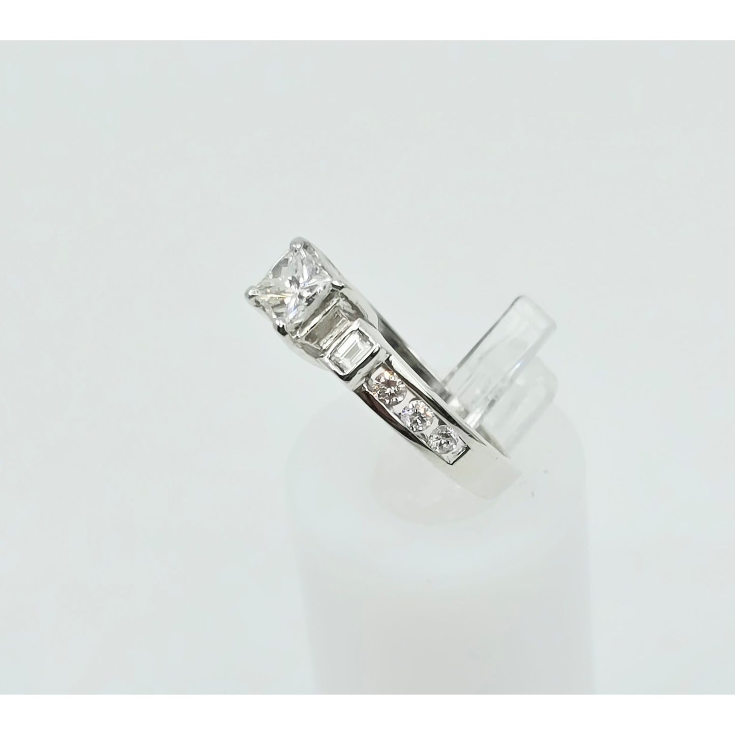 14K White Gold Princess & Round Cut Diamond Engagement Ring