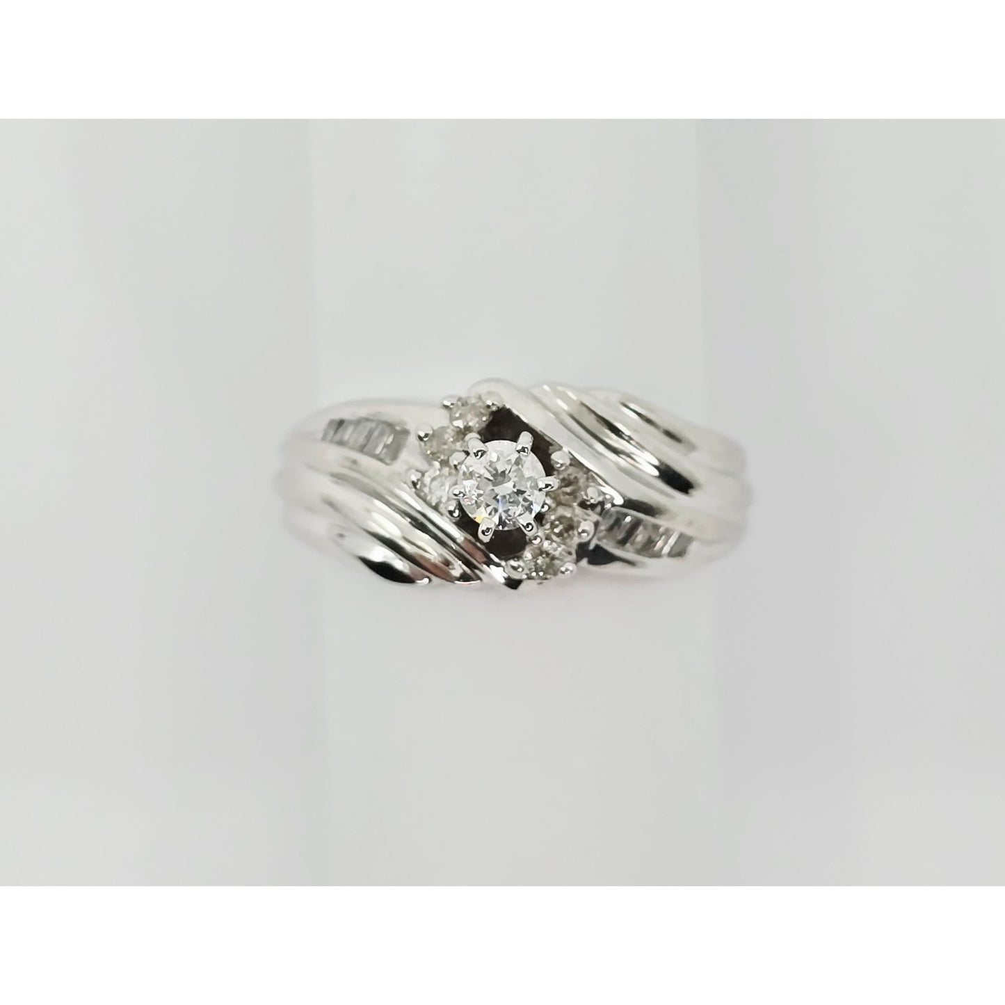 14K White Gold Round & Baguette Diamond Ring