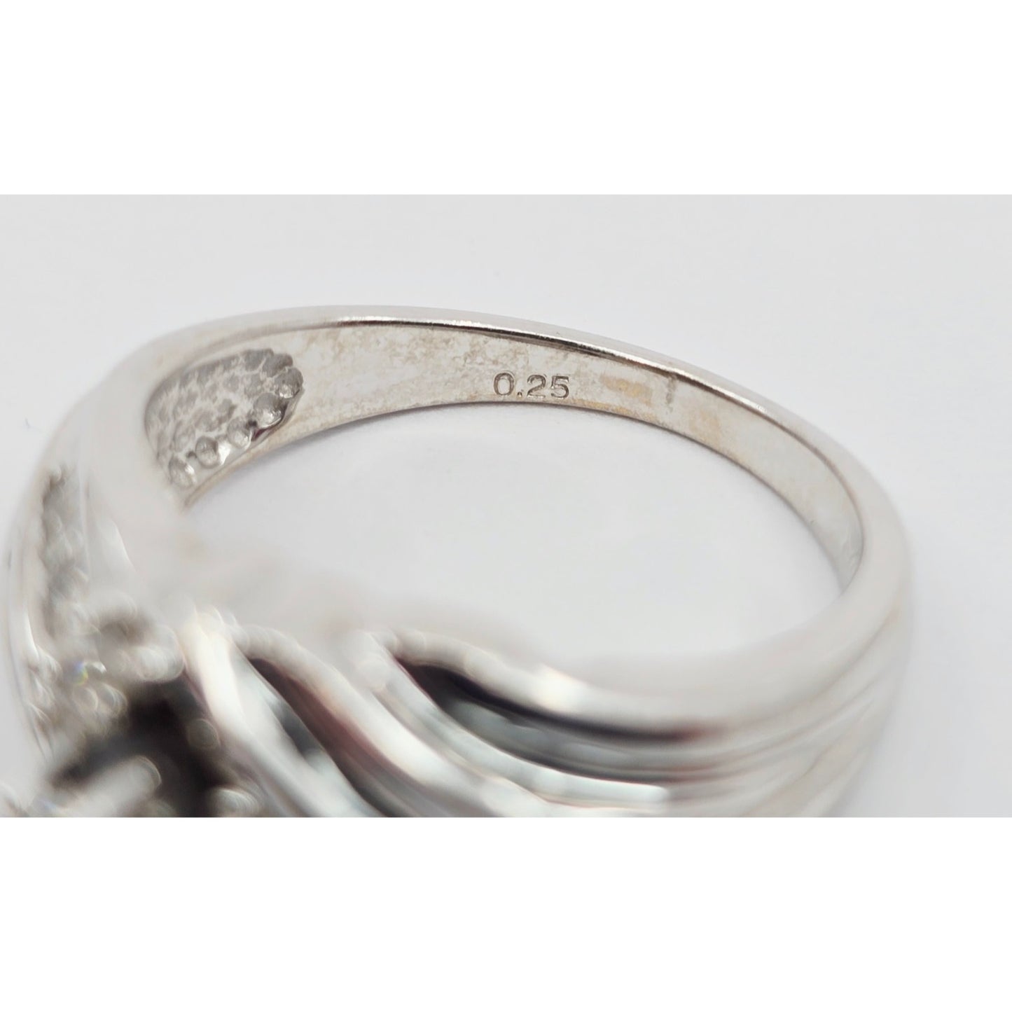 14K White Gold Round & Baguette Diamond Ring