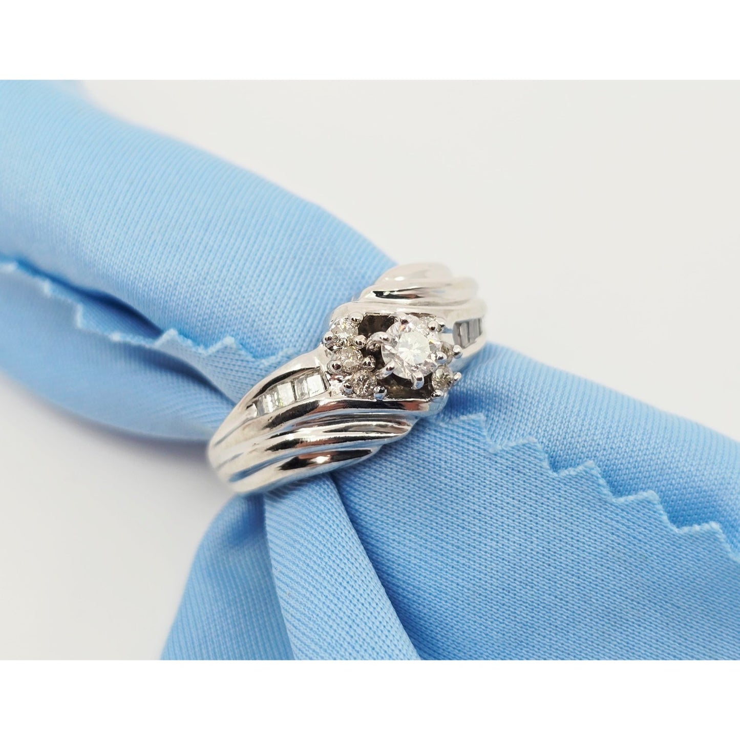 14K White Gold Round & Baguette Diamond Ring