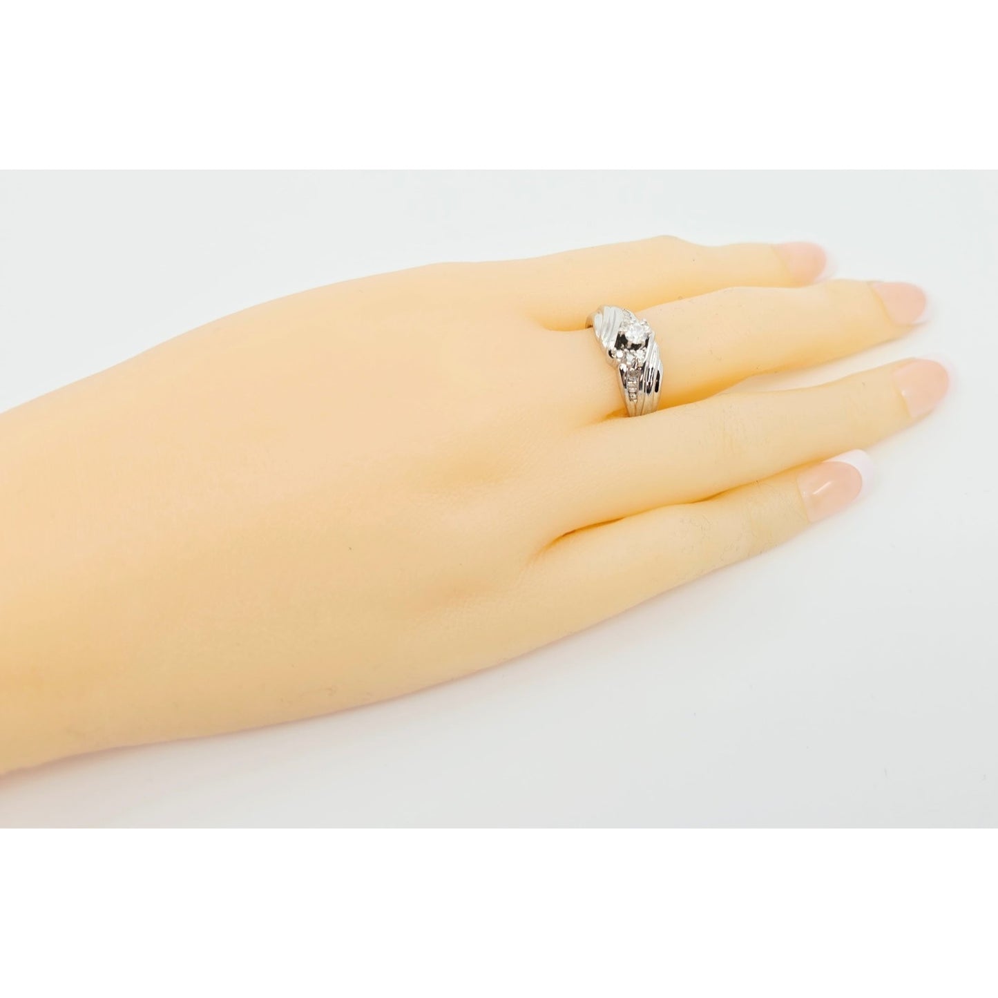 14K White Gold Round & Baguette Diamond Ring