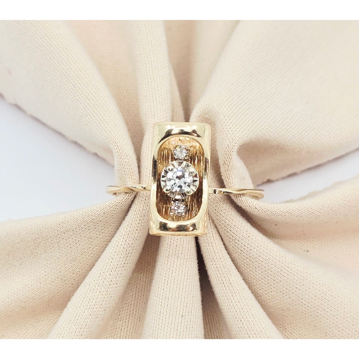14K Yellow Gold Tube Bark Wood 3 Stone Diamond Ring