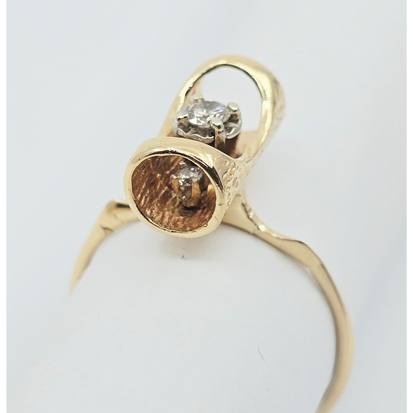 14K Yellow Gold Tube Bark Wood 3 Stone Diamond Ring