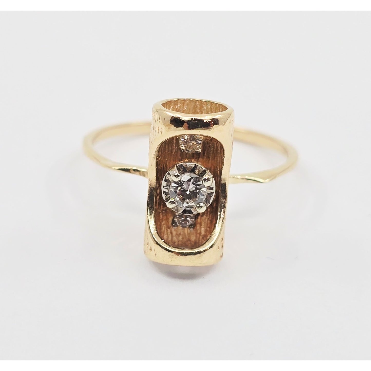 14K Yellow Gold Tube Bark Wood 3 Stone Diamond Ring