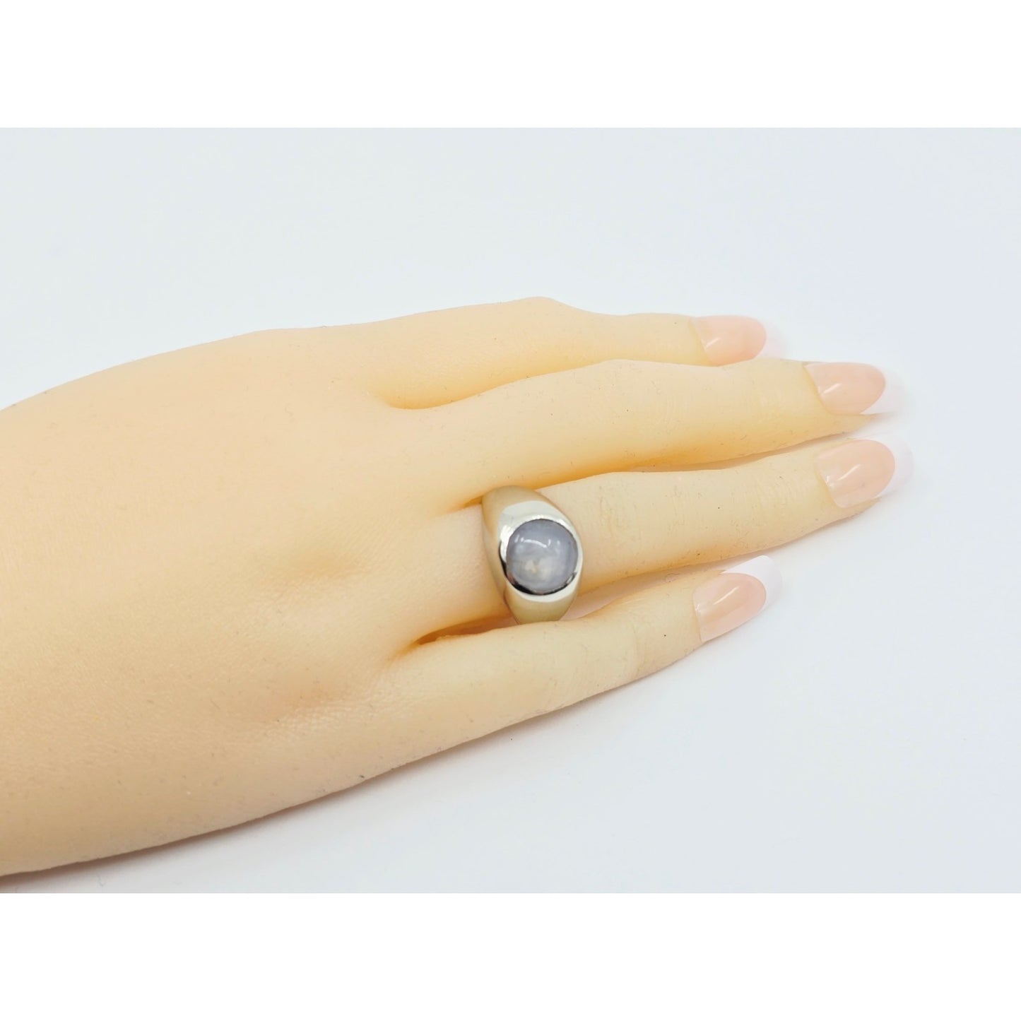 14K White Gold Cabochon Grey Star Sapphire Ring