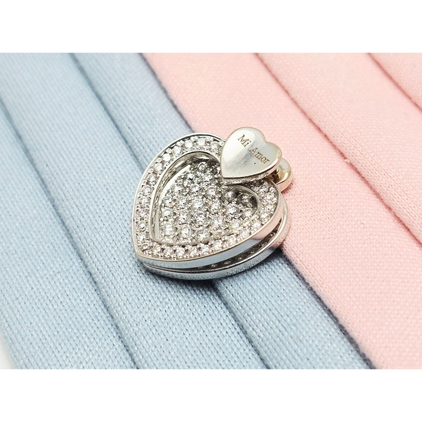 18K White Gold Round Cut Diamond Motion Heart Mi Amor Charm Pendant