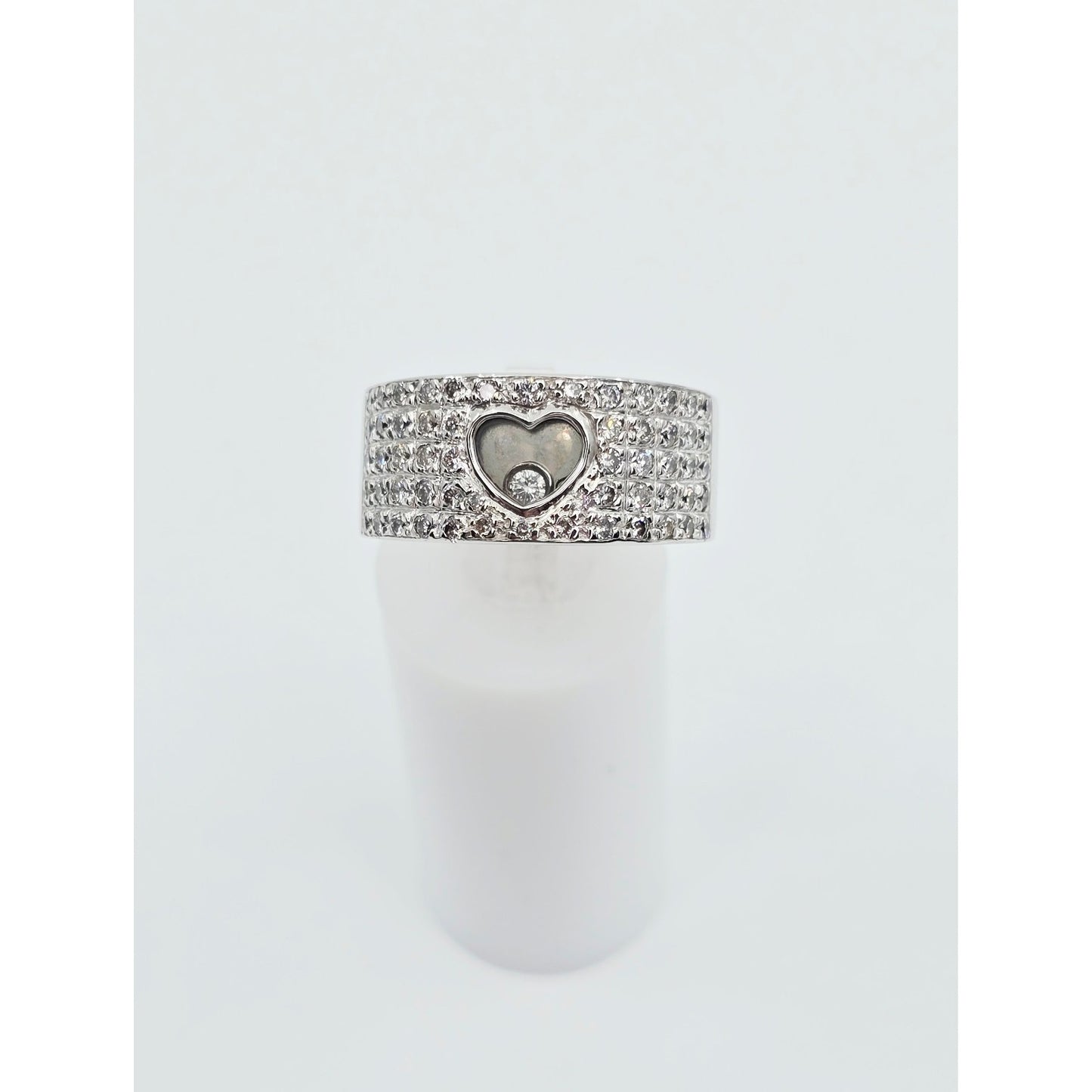 18K White Gold Round Cut Diamond Wide Band Heart Motion Ring
