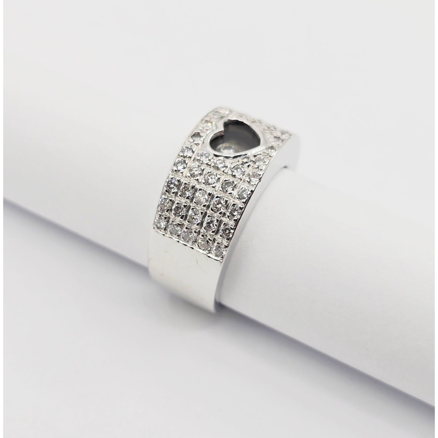 18K White Gold Round Cut Diamond Wide Band Heart Motion Ring
