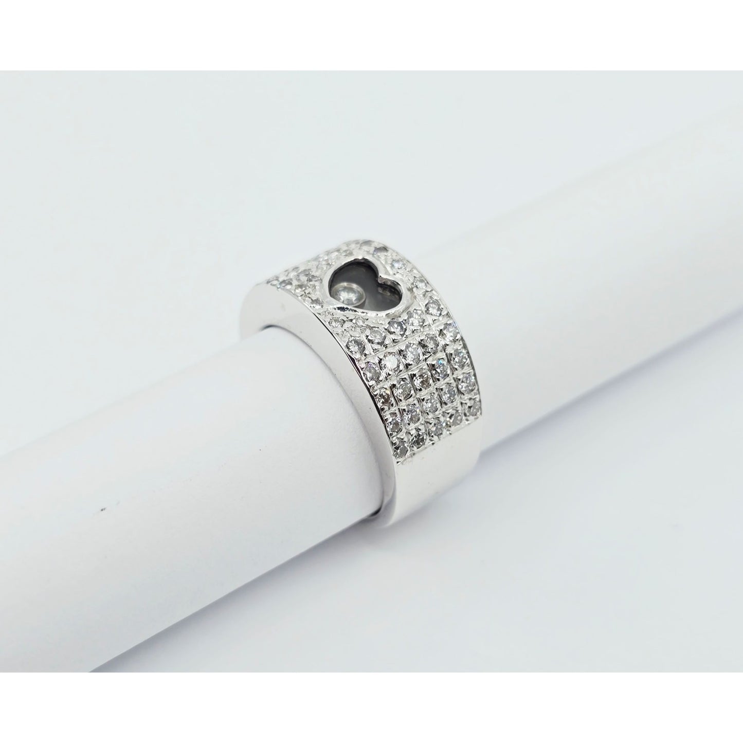 18K White Gold Round Cut Diamond Wide Band Heart Motion Ring