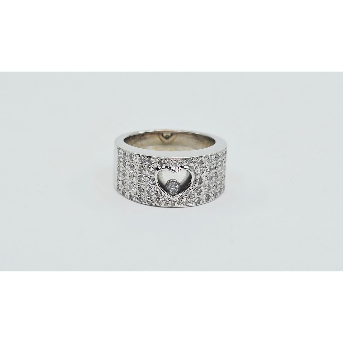 18K White Gold Round Cut Diamond Wide Band Heart Motion Ring