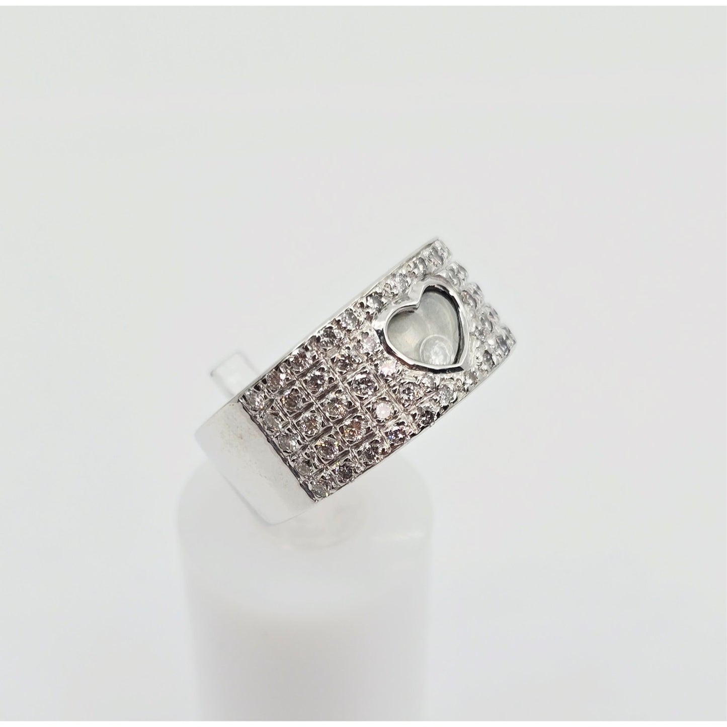 18K White Gold Round Cut Diamond Wide Band Heart Motion Ring