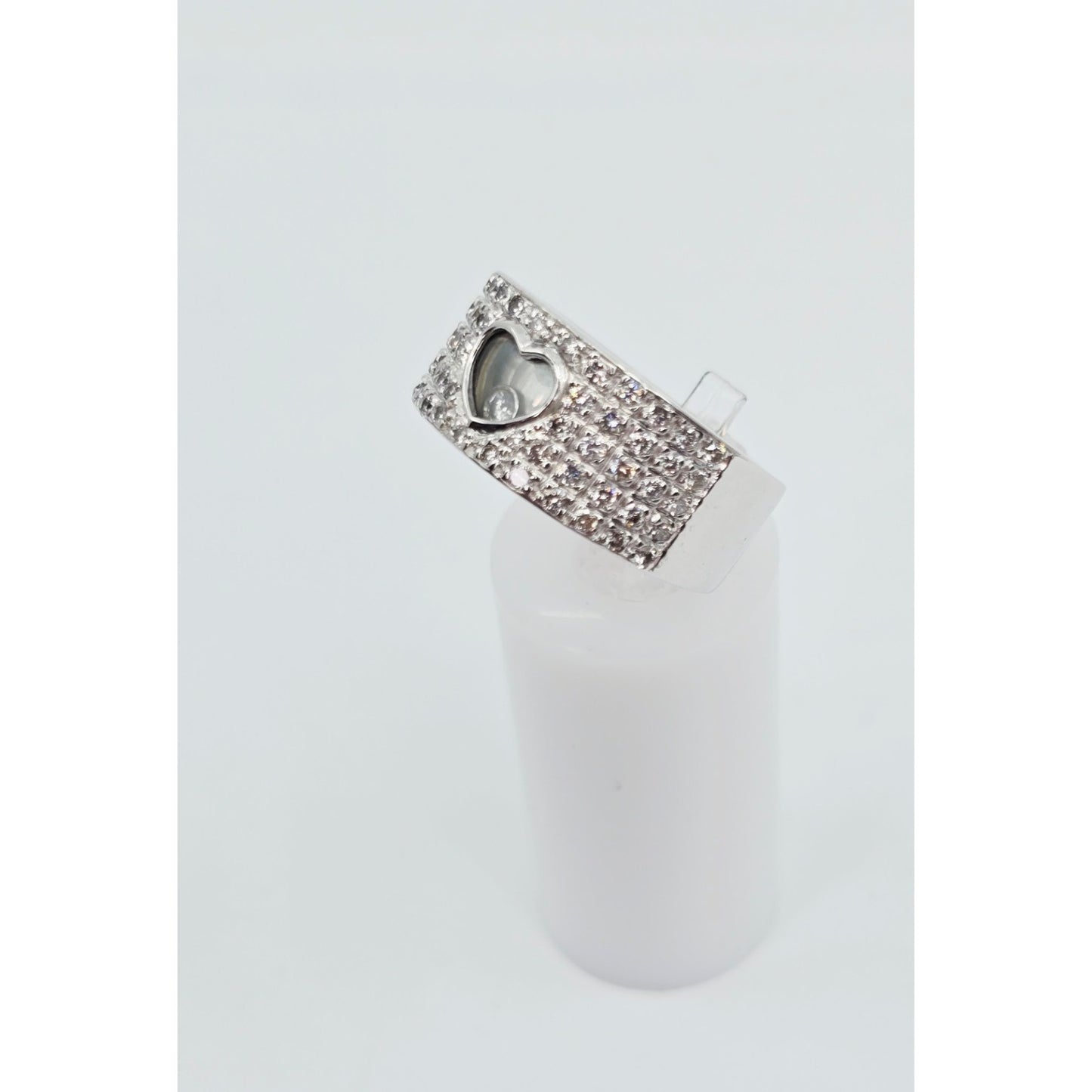 18K White Gold Round Cut Diamond Wide Band Heart Motion Ring