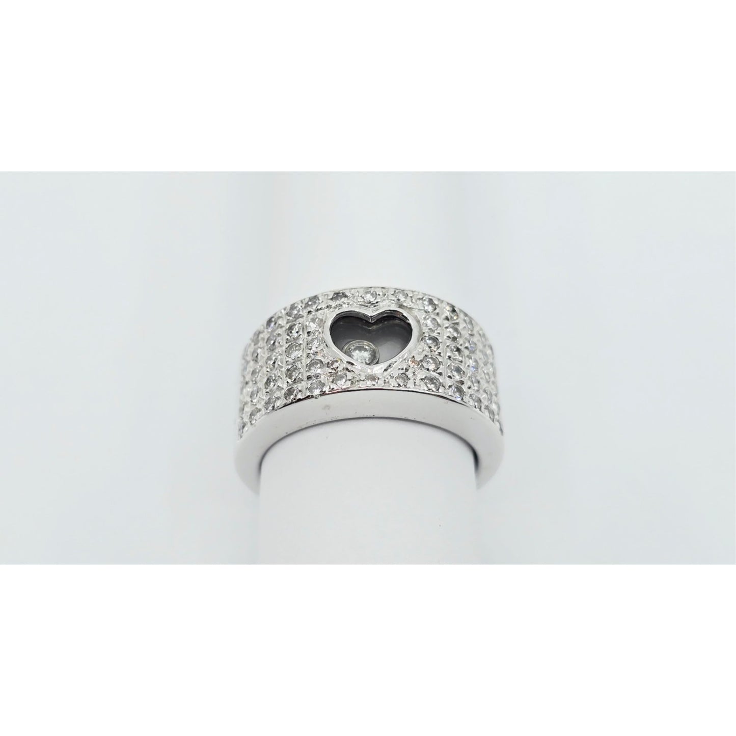 18K White Gold Round Cut Diamond Wide Band Heart Motion Ring