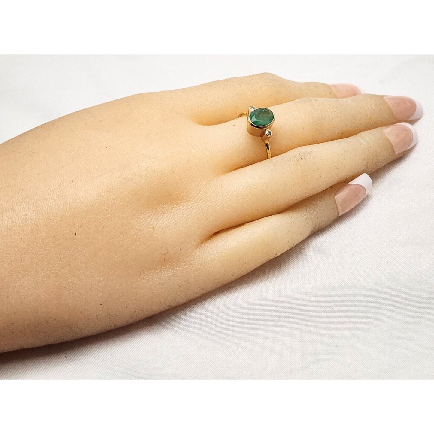 18K Yellow Gold Emerald & Round Cut Diamond Ring