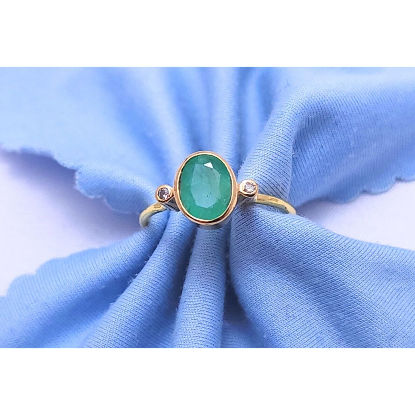 18K Yellow Gold Emerald & Round Cut Diamond Ring