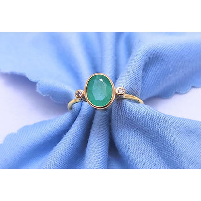 18K Yellow Gold Emerald & Round Cut Diamond Ring