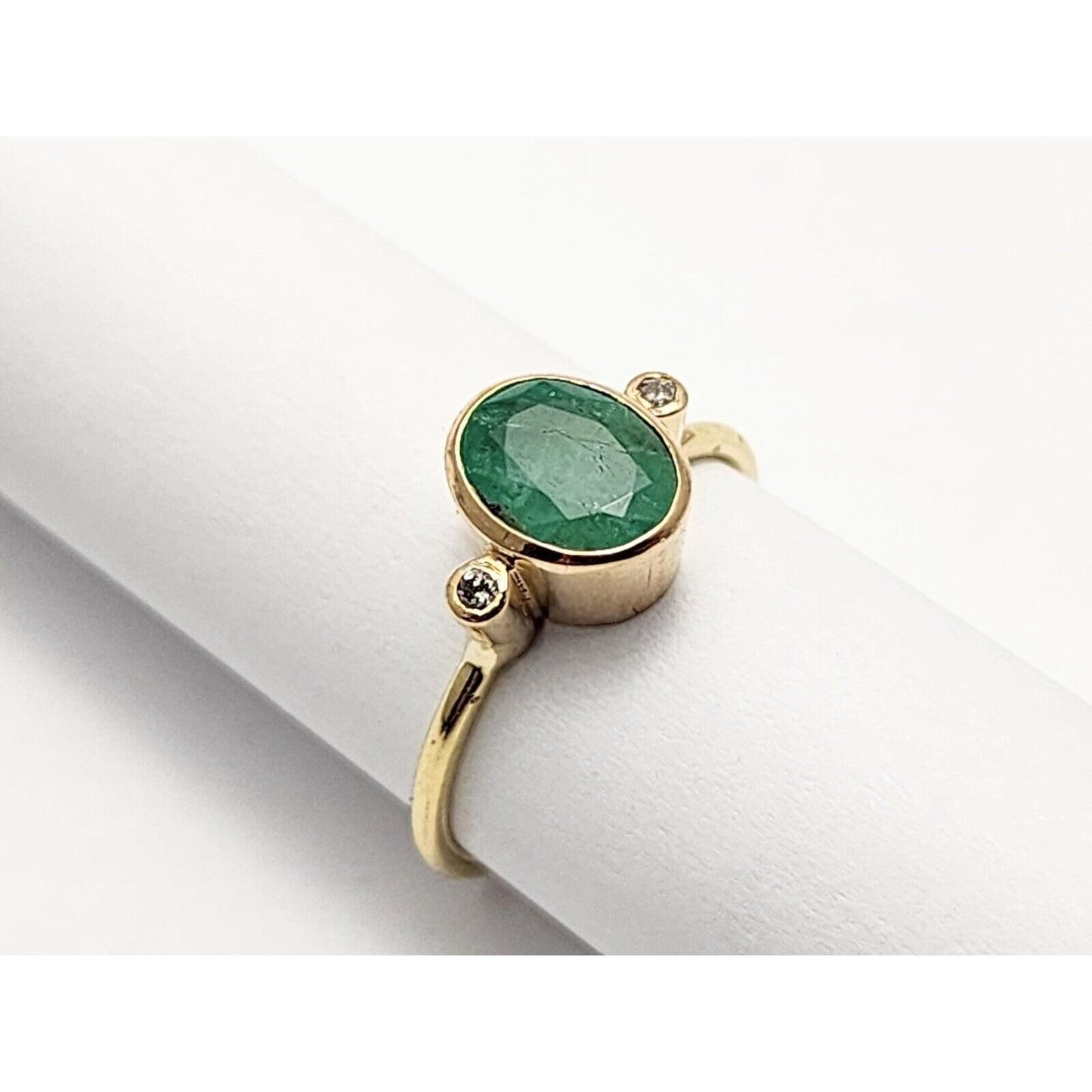 18K Yellow Gold Emerald & Round Cut Diamond Ring