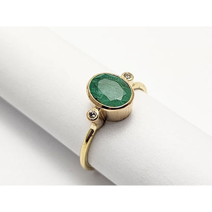 18K Yellow Gold Emerald & Round Cut Diamond Ring