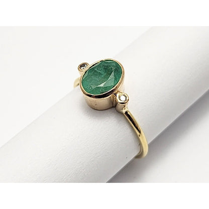 18K Yellow Gold Emerald & Round Cut Diamond Ring