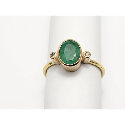 18K Yellow Gold Emerald & Round Cut Diamond Ring