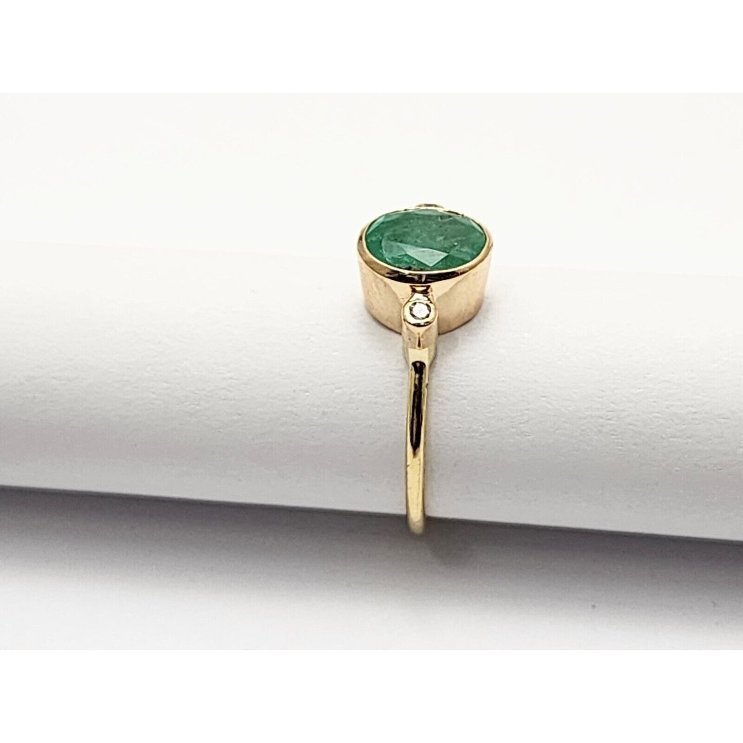 18K Yellow Gold Emerald & Round Cut Diamond Ring