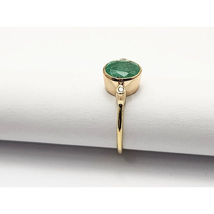 18K Yellow Gold Emerald & Round Cut Diamond Ring