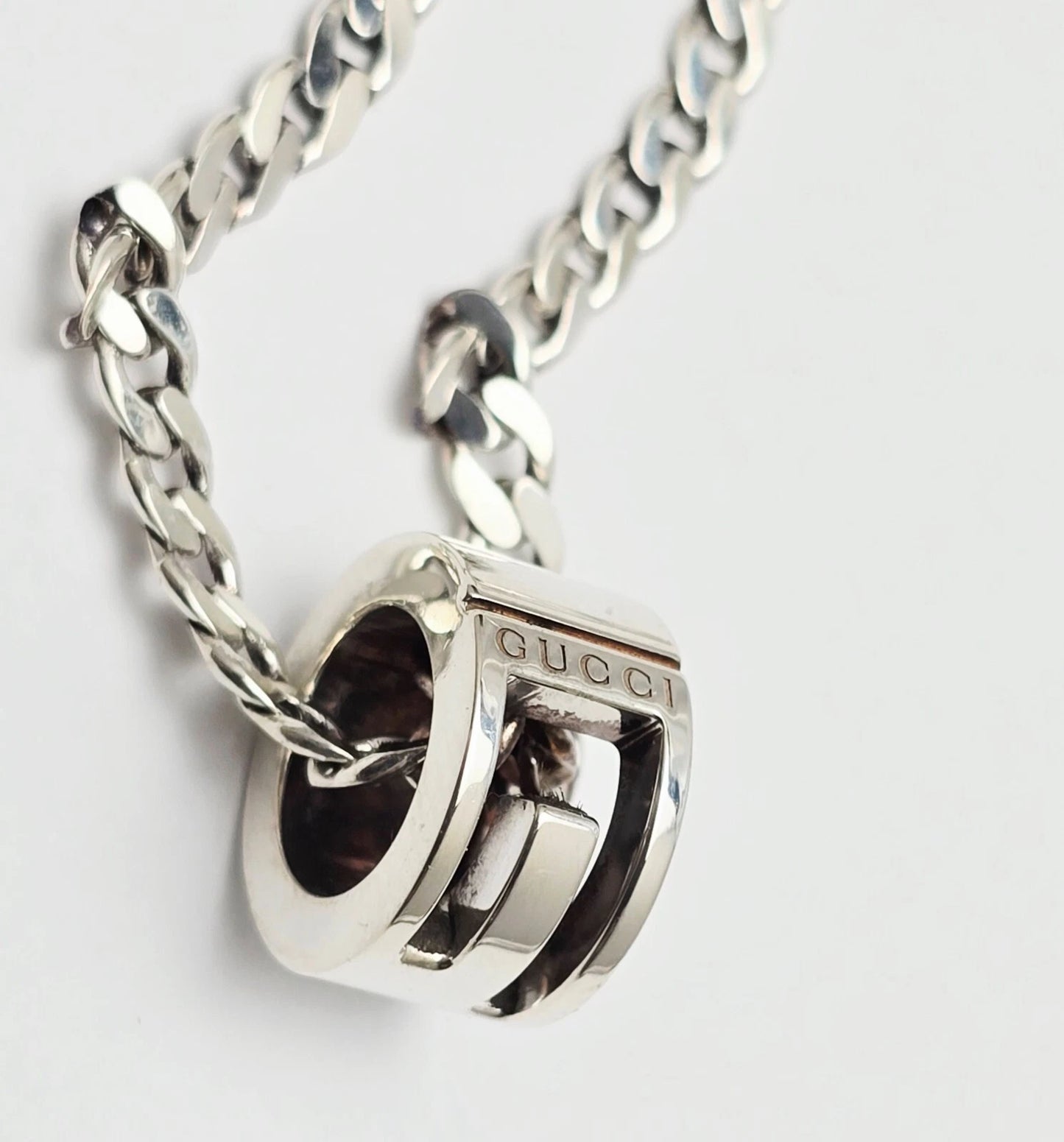 Gucci G Cut Out Round Circle Sterling Silver Charm Pendant Curb Chain Necklace