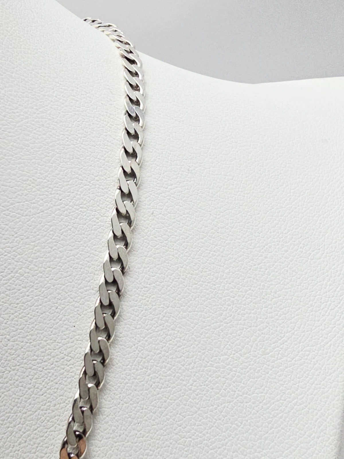 Gucci G Cut Out Round Circle Sterling Silver Charm Pendant Curb Chain Necklace