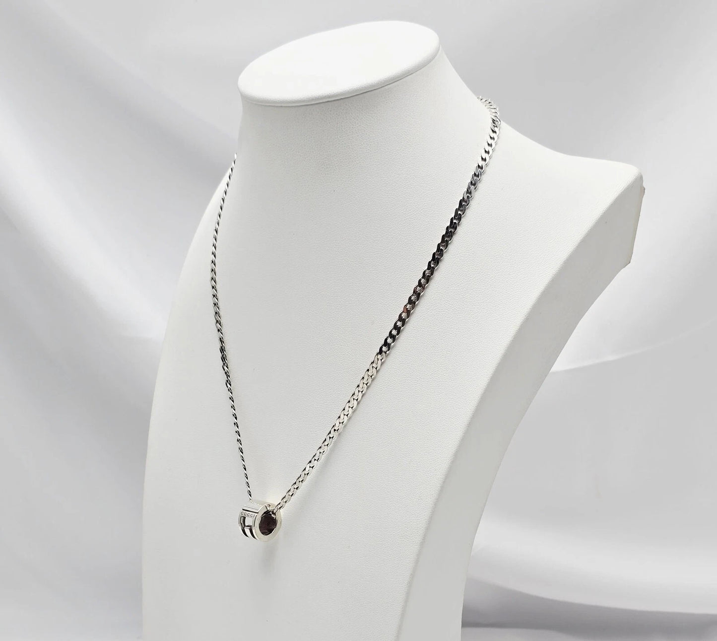 Gucci G Cut Out Round Circle Sterling Silver Charm Pendant Curb Chain Necklace