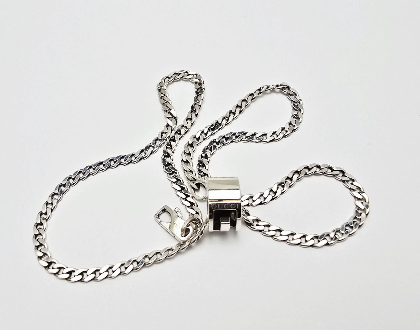 Gucci G Cut Out Round Circle Sterling Silver Charm Pendant Curb Chain Necklace