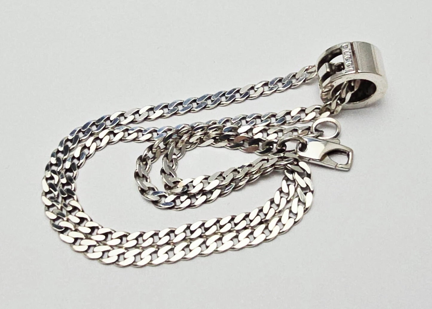 Gucci G Cut Out Round Circle Sterling Silver Charm Pendant Curb Chain Necklace