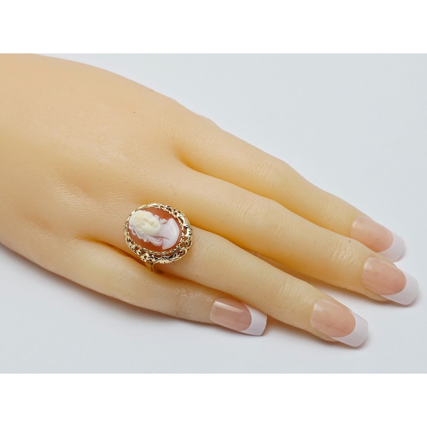 Antique Vintage 14K Yellow Gold Oval Cameo Filigree Ring