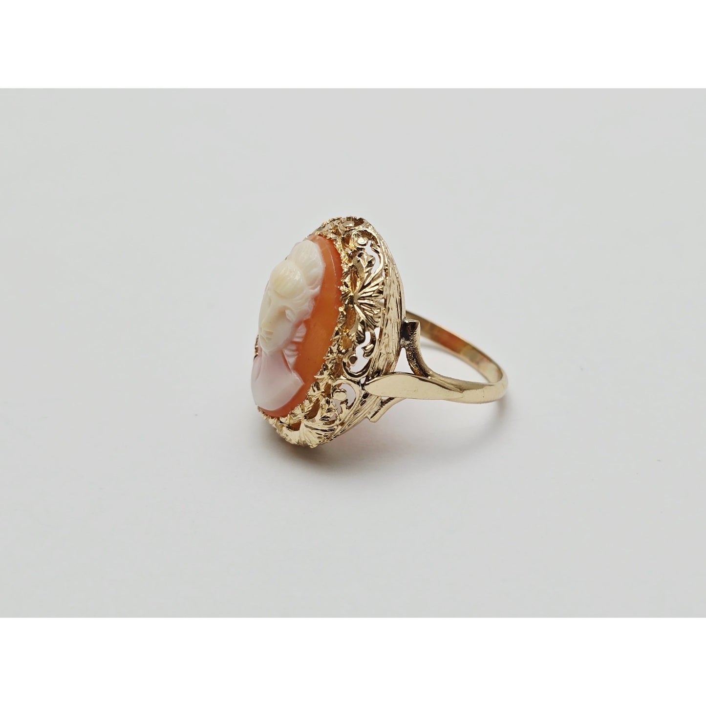 Antique Vintage 14K Yellow Gold Oval Cameo Filigree Ring