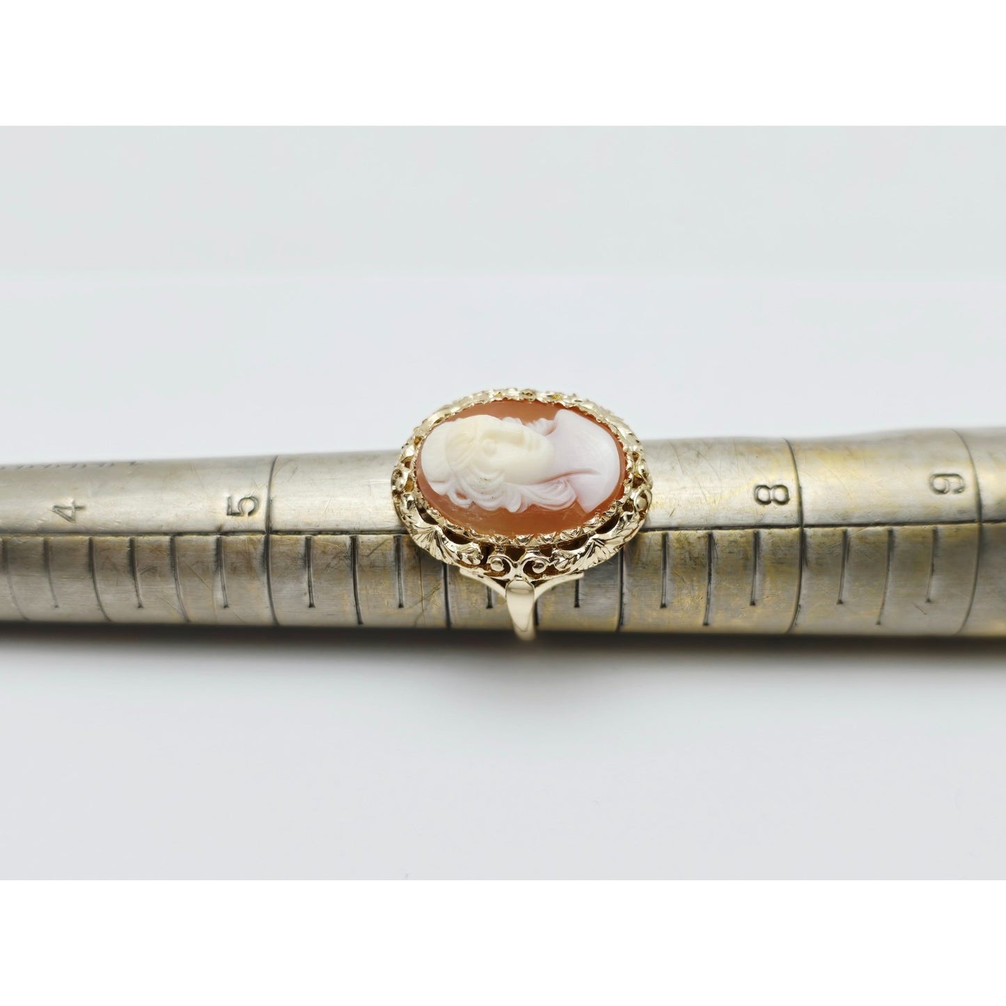 Antique Vintage 14K Yellow Gold Oval Cameo Filigree Ring