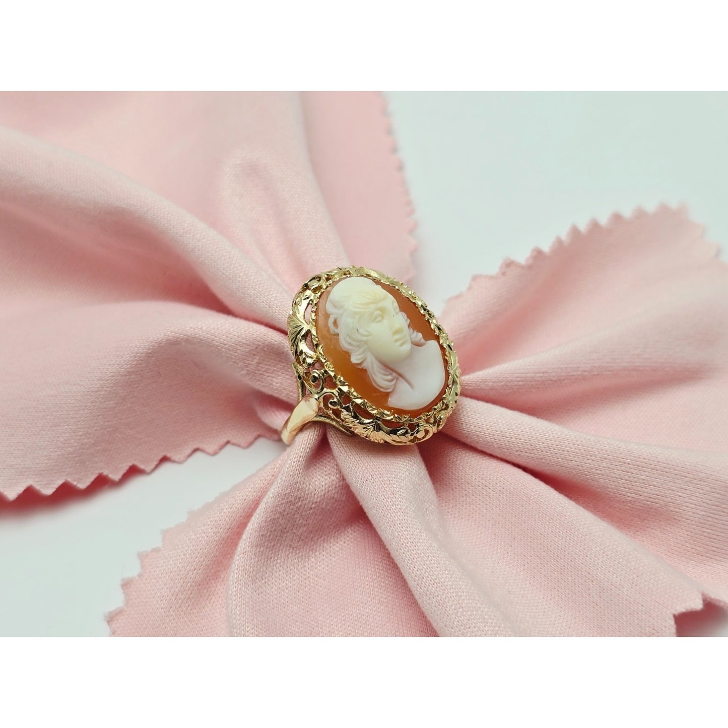 Antique Vintage 14K Yellow Gold Oval Cameo Filigree Ring