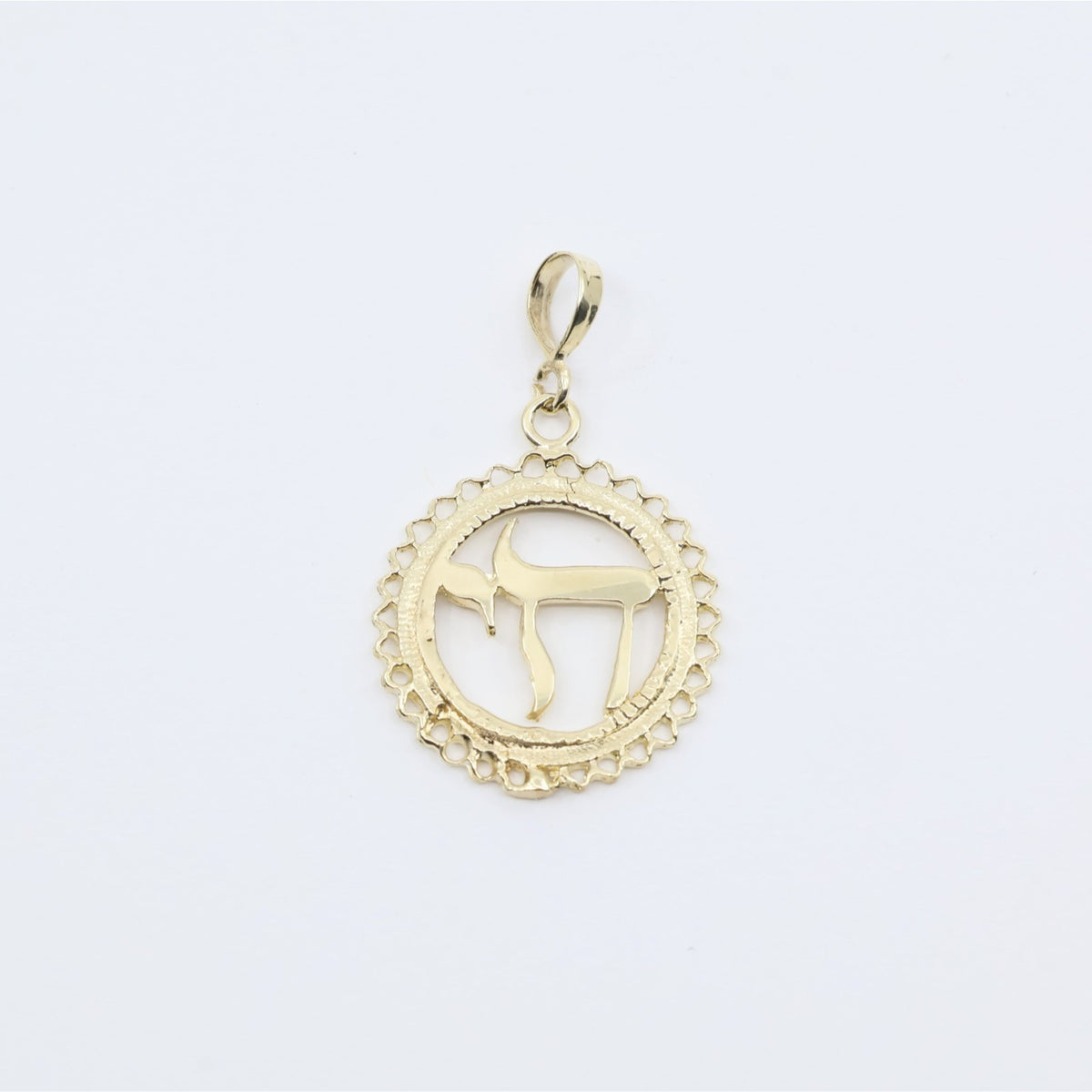 10K Yellow Gold Hebrew Letter Jewish Chai Round Charm Pendant