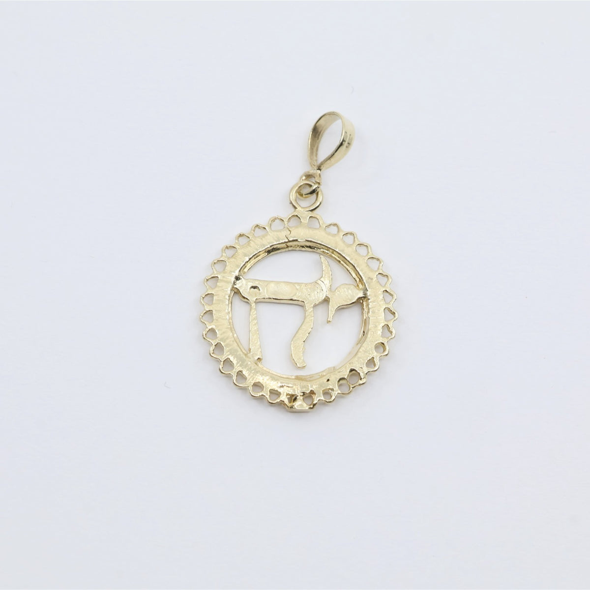 10K Yellow Gold Hebrew Letter Jewish Chai Round Charm Pendant