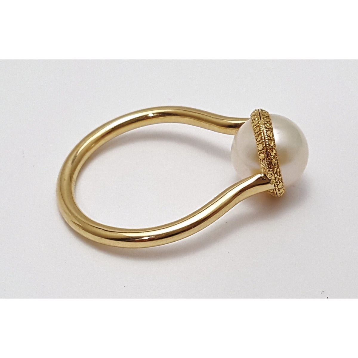18K Yellow Gold Diamond Cut Pearl Ring