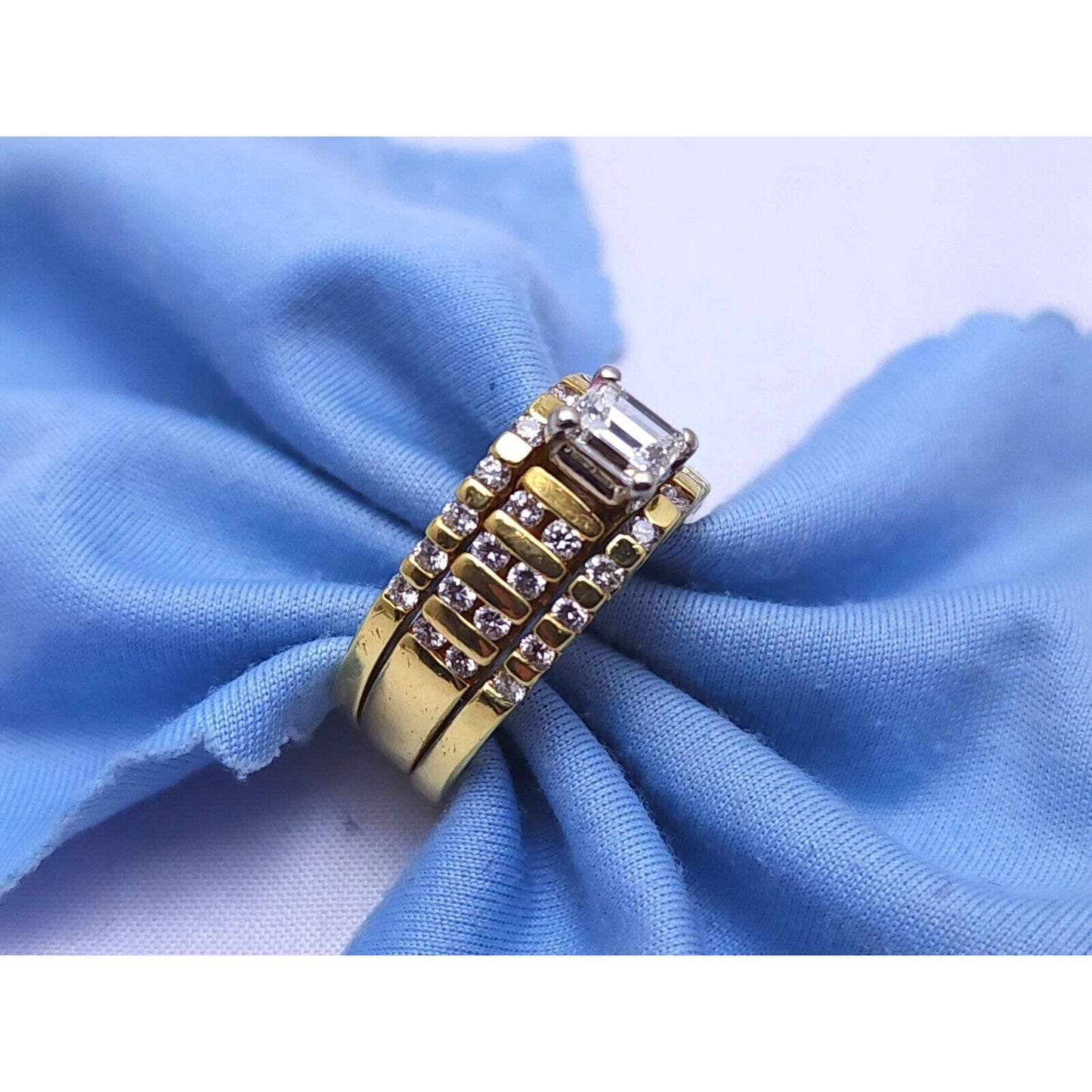 18K Yellow Gold Emerald & Round Cut Diamond Ring