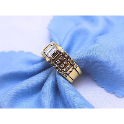 18K Yellow Gold Emerald & Round Cut Diamond Ring