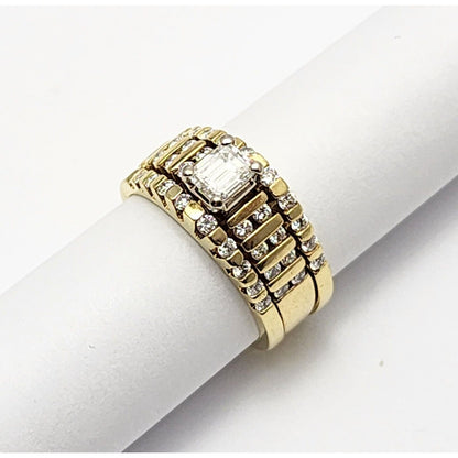 18K Yellow Gold Emerald & Round Cut Diamond Ring