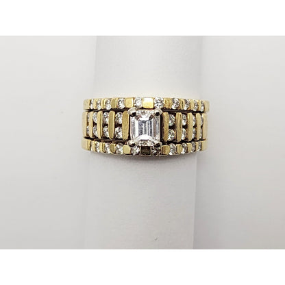 18K Yellow Gold Emerald & Round Cut Diamond Ring