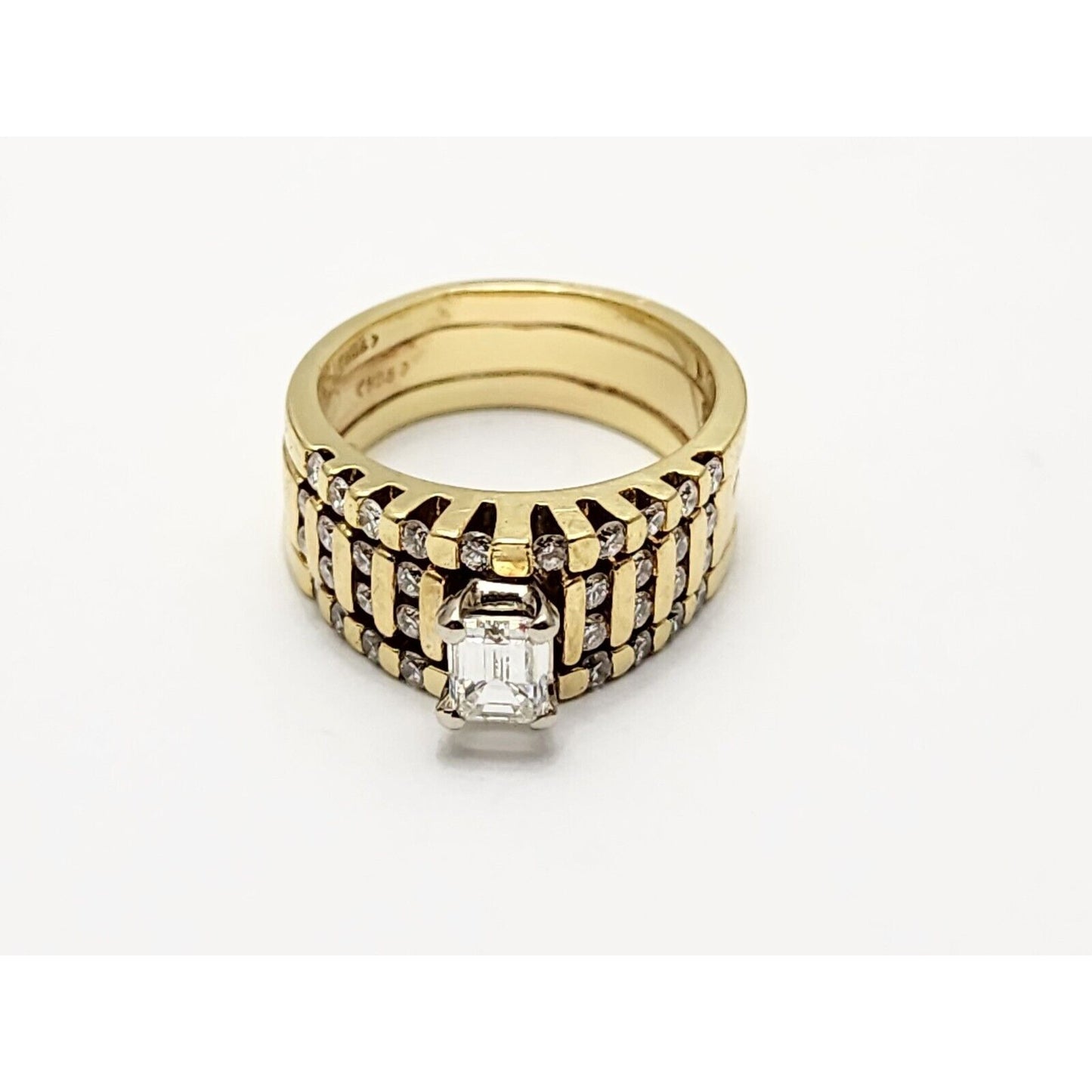 18K Yellow Gold Emerald & Round Cut Diamond Ring